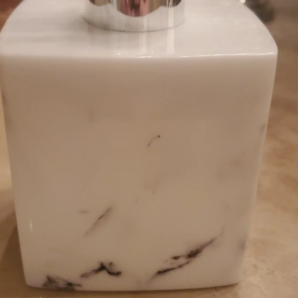 White & Black Faux Marble Lotion/hand Soap Dispenser nwot